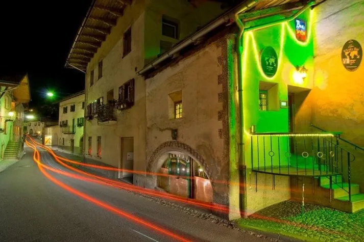 Bild: Erneute Auszeichnung für „Smallest Whisky Bar on earth“ in Sta. Maria V.M. und Samedan