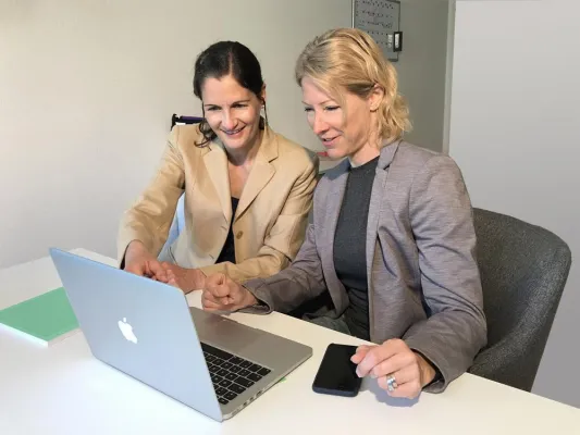 Bild: EasyKMU - Webbasierte Arbeitszeit- und Projektverwaltung für kleine und mittlere Unternehmungen (KMU)