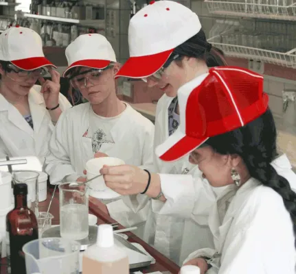 Girls' Day 2009 bei NEOVITA COSMETICS in Mauer/Heidelberg Bild: Girls' Day 2009 bei NEOVITA COSMETICS in Mauer/Heidelberg