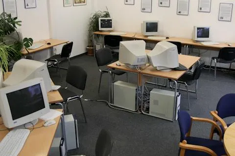 Bild: PC-Schulungsraum für "Fit for Job"-Projekt