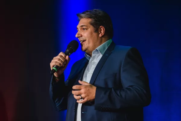 Bild: In vier Minuten zum Weltrekord - Dominik Schneider erfolgreich beim Internationalen Speaker Slam