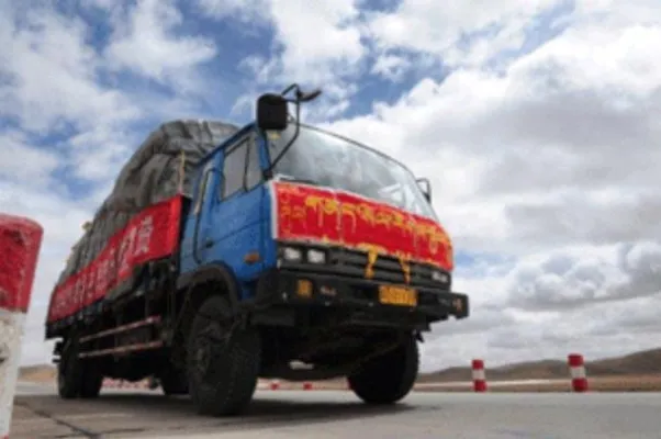 Bild: Tibetische Lastwagenfahrer betrogen: zugesagte Aufträge an Chinesen vergeben