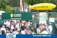 Bild: Carboo4U Tennisprofi E. Korolev schlägt beim ARAG World Team Cup im Düsseldorfer Rochusclub für sein Land auf