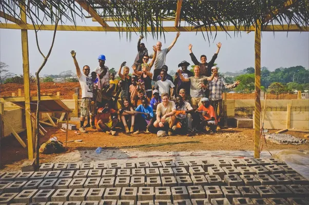 Bild: Studierende gestalten ihre Zukunft selbst, schaffen neue Perspektiven und definieren Entwicklungshilfe neu.