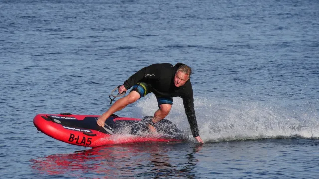 Bild: eMobility auf dem Wasser - Elektro-Surfbretter, Jetboards und eFoils erobern Seen und Flüsse