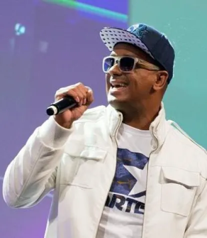 Bild: 2schneidig live beim Weltkulturmarkt