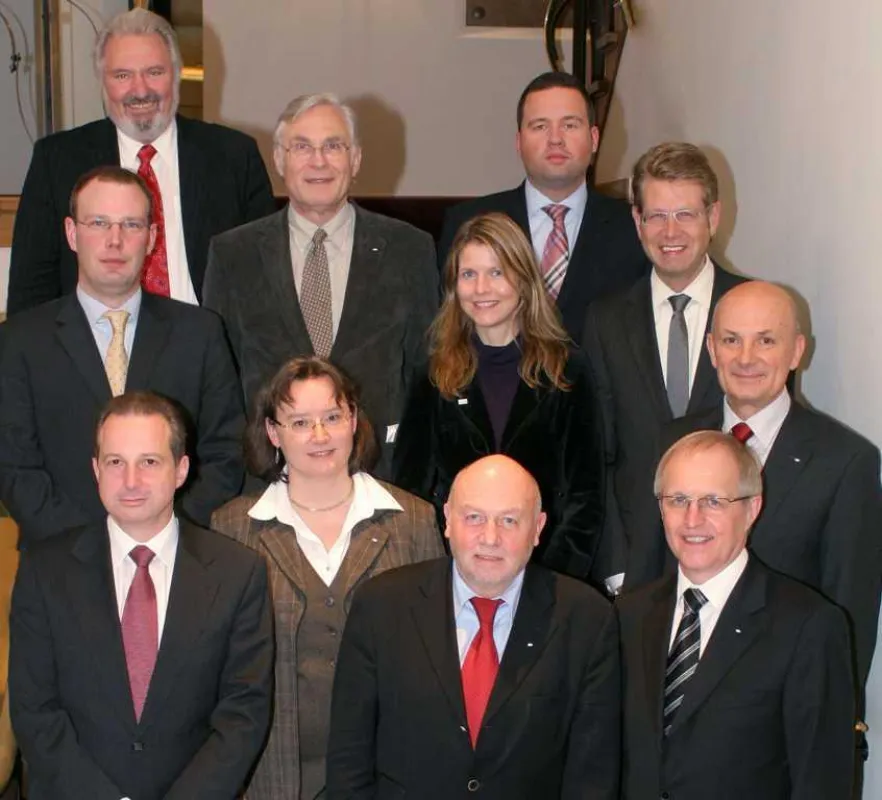 bdvb-Präsident Prof. Lang (untere Reihe rechts) und sein Team