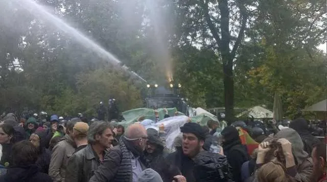 PIRATEN fordern Rücktritt des Landesinnenministers Rech: Herr Rech - treten Sie zurück Bild: PIRATEN fordern Rücktritt des Landesinnenministers Rech: Herr Rech - treten Sie zurück