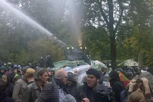 PIRATEN fordern Rücktritt des Landesinnenministers Rech: Herr Rech - treten Sie zurück Bild: PIRATEN fordern Rücktritt des Landesinnenministers Rech: Herr Rech - treten Sie zurück