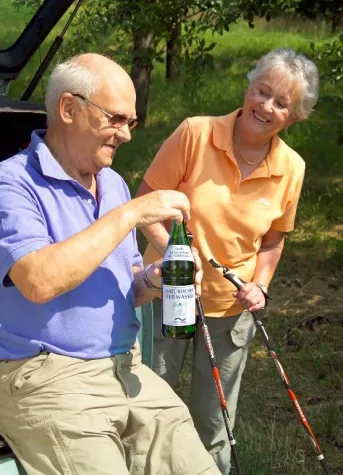 Bild: Gesund trinken im Alter