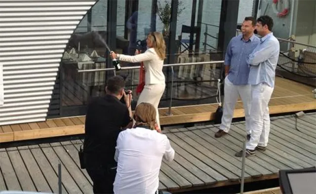 Bild: „Persius“ ist der neue Havelstolz: Prominenz und Potsdamer feierten die Taufe des neuen Luxus-Hausbootes