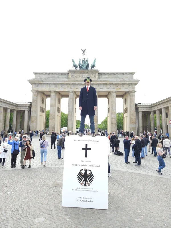 Bundespresseball: Surrealer Protest gegen die Politik der Ampel (© BHC)