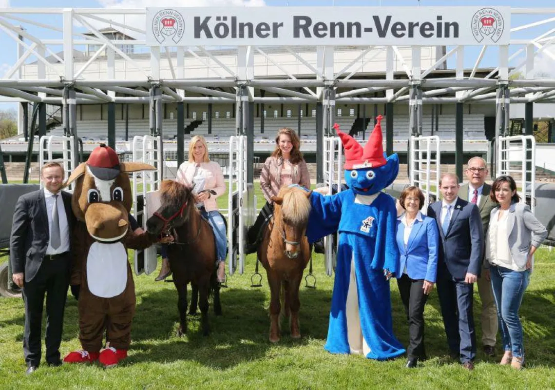 Startaufstellung zum Benefizrenntag 2016 zugunsten des Kinderschutzbundes Köln/ K-J.Tuchel