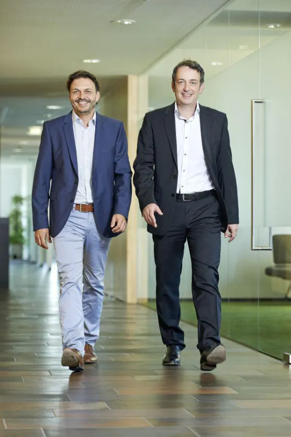Die Geschäftsführer der VRZ Informatik GmbH, Fabian (links) und Gregor Hilbrand. Foto: VRZ-Inform.