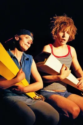 Bild: Dreidimensionale Eröffnung der Spielsaison 2007 im kreartell – Die Spiegelwelten des Wirklichen