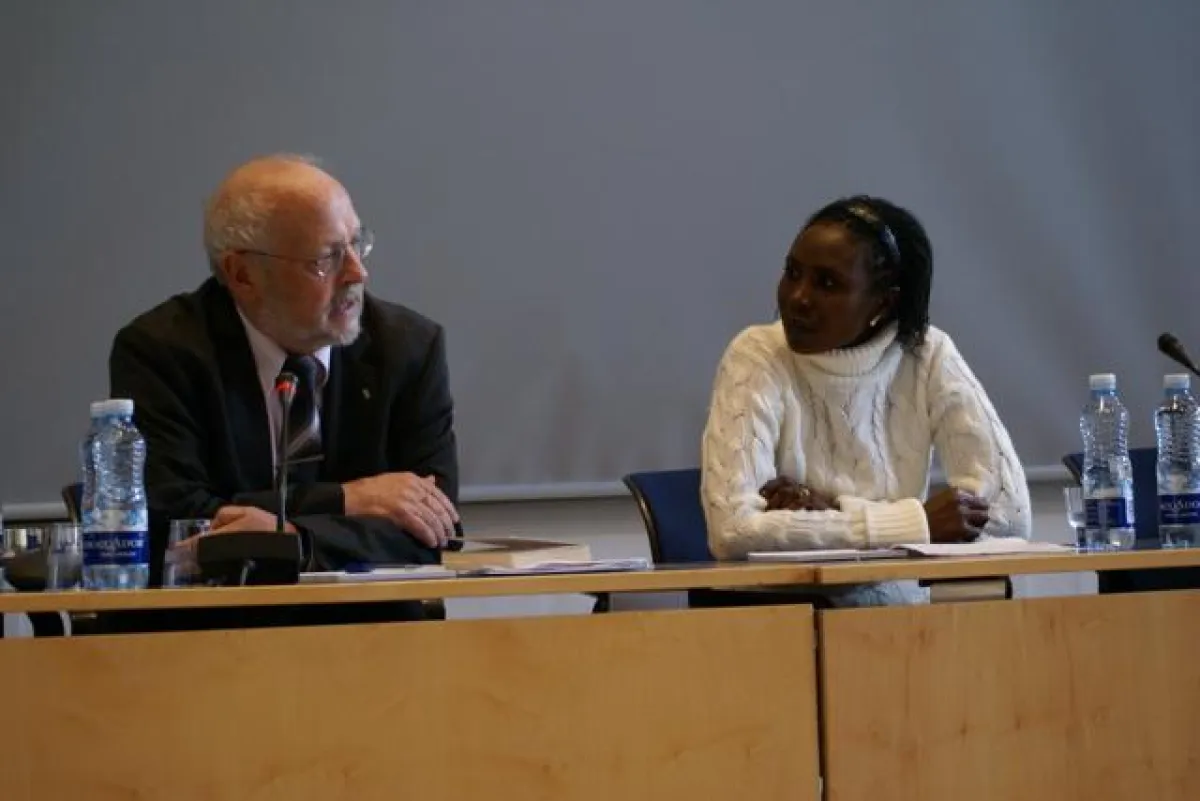 Tom Høyem und Mende Nazer