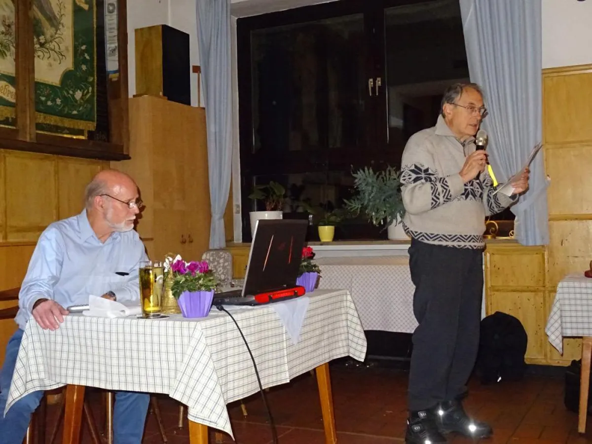 Vorsitzender Hendrik Hein und Schatzmeister Albert Hartl auf der ADG-Mitgliederversammlung.