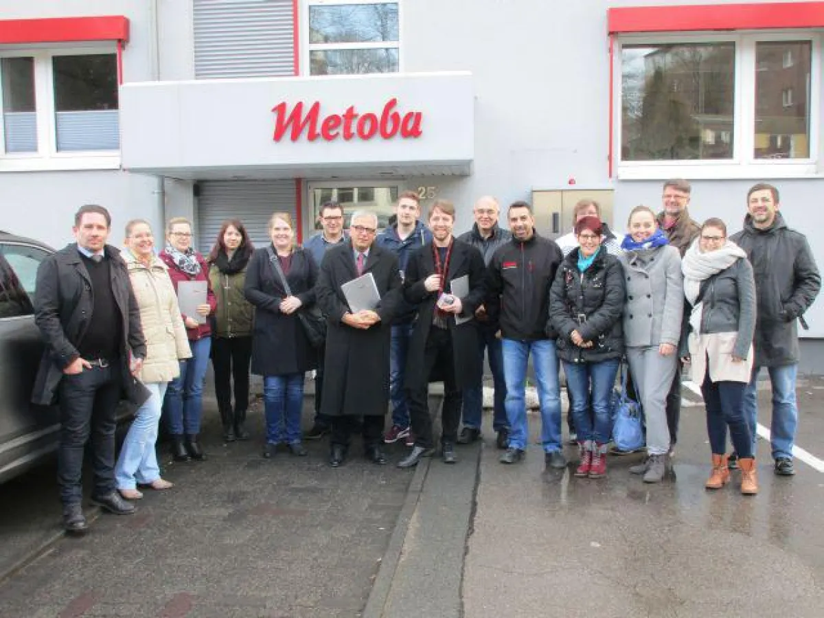 Berufsberater der Agentur für Arbeit u. des Jobcenters MK mit Ausbildungsleiter K. Pulios v. Metoba