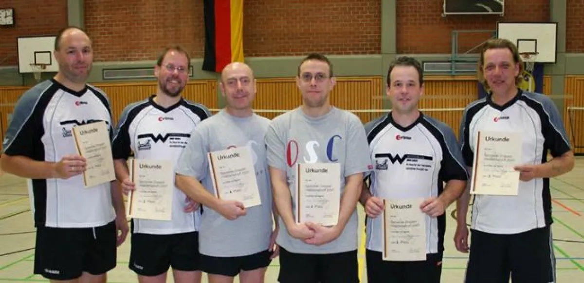 Sieger und Platzierte bei der Senioren-DM: (v.l.) Karsten-Thilo Raab, Olaf Völzmann, Rudolf Tomkewicz, Markus Lenk, Bernd Stammnitz und Richard Schönekäse. (Foto: Ulrike Katrin Peters)