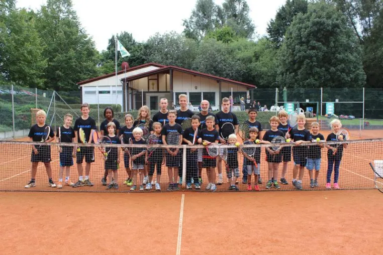 Bild: Dr. Schumacher unterstützt Niestetaler Trainingscamp