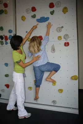Neu im Rehazentrum Erding: Therapeutisches Klettern Bild: Neu im Rehazentrum Erding: Therapeutisches Klettern