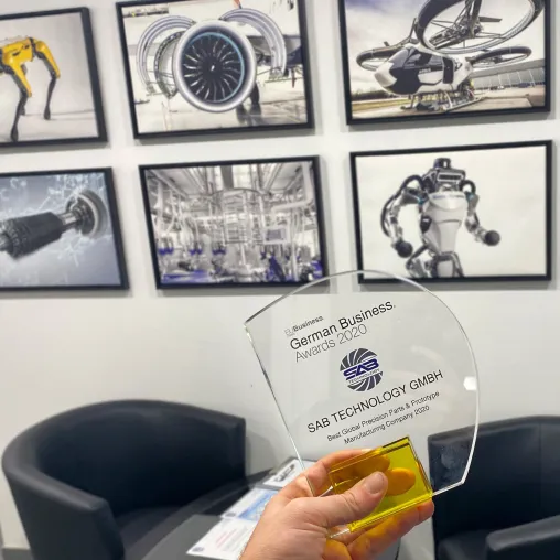 Spitzentechnologie in CNC Fertigung: SAB Technology GmbH als weltweit bestes Unternehmen 2020 ausgezeichnet Bild: Spitzentechnologie in CNC Fertigung: SAB Technology GmbH als weltweit bestes Unternehmen 2020 ausgezeichnet