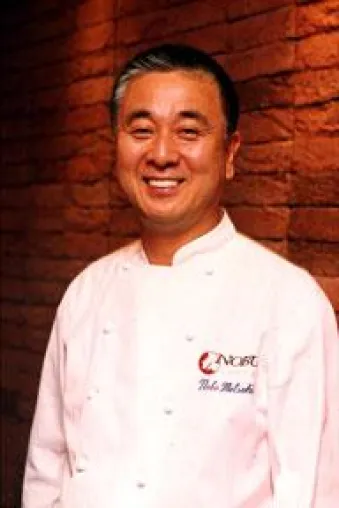 Bild: Der japanische Star-Koch Nobu Matsuhisa verwöhnt die Gäste an Bord der CRYSTAL SERENITY