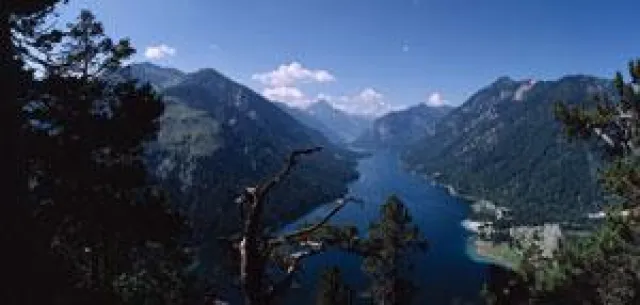 Von Burgentour bis Bogenschießen – Tirol-Urlaub zwischen Kultur und Sport in Reutte Bild: Von Burgentour bis Bogenschießen – Tirol-Urlaub zwischen Kultur und Sport in Reutte