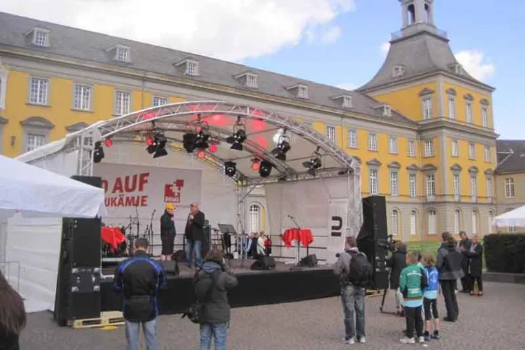 Bild: Light Event unterstützt DKMS-Kampagne gegen Leukämie in Bonn