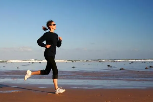 Bild: Sportlicher Urlaubs-Tipp: Mit dem JogStyle am Strand laufen