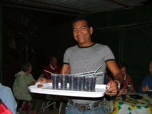 Bild: Weihnachtsfeier in Havanna - SalsaExpress bietet zum Fest auf Kuba die „Fiesta Navidad“ an