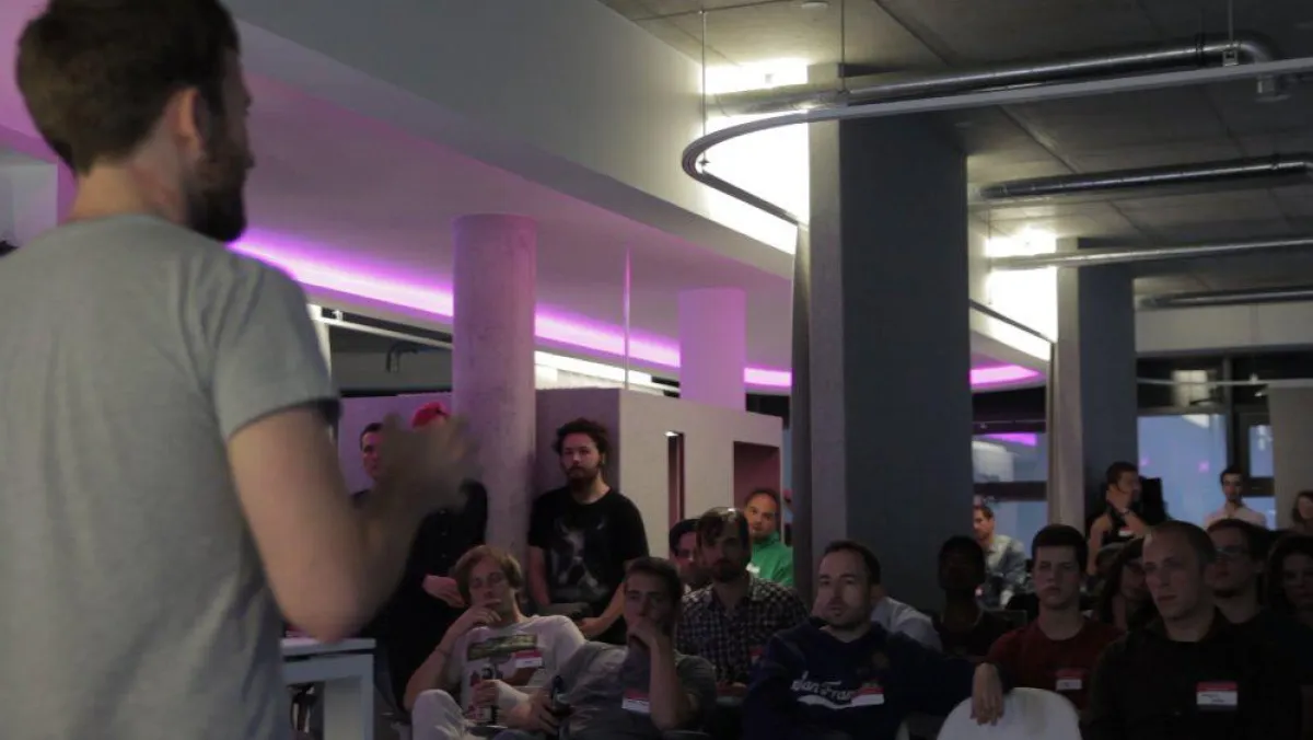 UX-Experte Daniel Sproll von RE'FLEKT beim Virtual-Reality-Meetup München