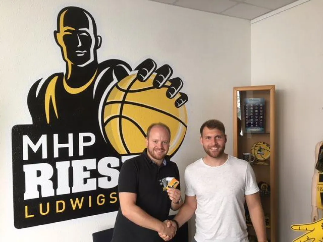 ABCard Marketingleiter Andreas Bez mit Fabian Guttleber vom RIESEN-Marketing
