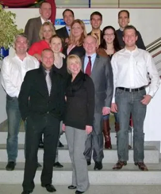 Bild: Erste Fachwirte für Versicherung und Finanzen (IHK) aus Itzehoe