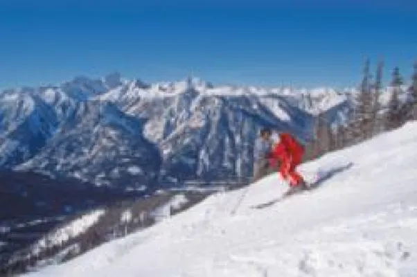 Bild: Panorama Ski Resort Kanada Geburtsort des Heliskiing