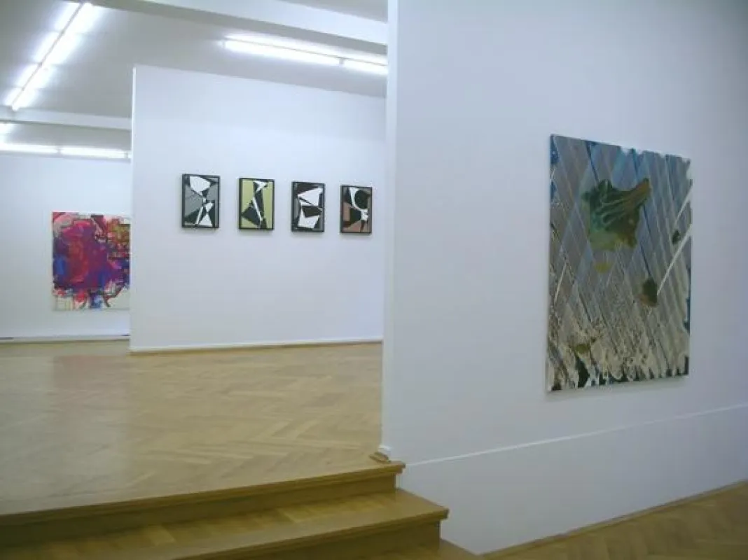 Installationsansicht mit Werken von Katharina Grosse, Albrecht Schnider und Joanne Greenbaum