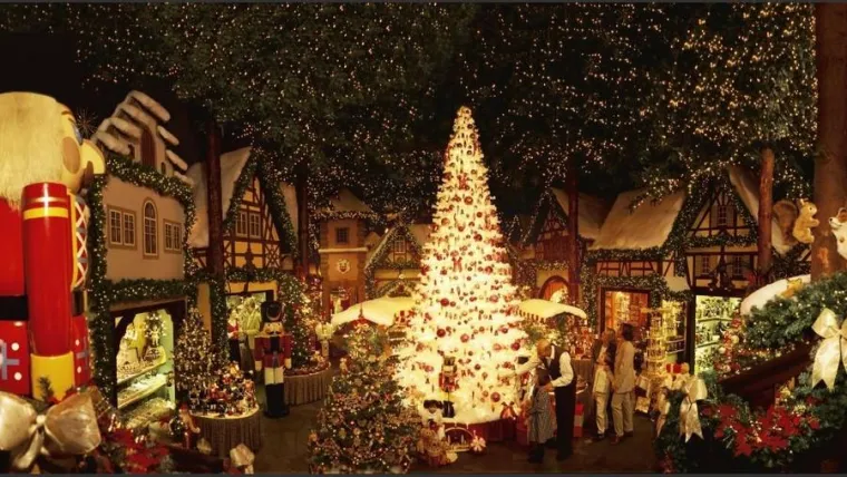 Bild: Käthe Wohlfahrt eröffnet Berlins schönste Weihnachtserlebniswelt am 28.10.2011 am Kurfürstendamm