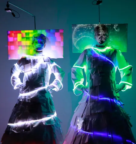 Bild: Neuer Stelzen Act "Living Screen"