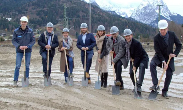 Das neue BPD-Bauvorhaben „HERZSTÜCK“ in Garmisch-Partenkirchen feiert ersten, symbolischen Spatenstich Bild: Das neue BPD-Bauvorhaben „HERZSTÜCK“ in Garmisch-Partenkirchen feiert ersten, symbolischen Spatenstich