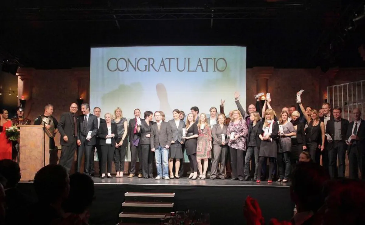 Eine Menge geballter Kreativität: Die Goldgewinner des Deutschen Dialogmarketing-Preises 2010.