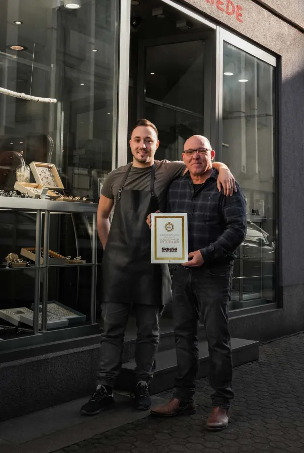 Goldschmiede Scheffel aus Saarlouis gewann den Award „Trauring Goldschmied des Jahres 2025“. (© Foto: Goldschmiede Scheffel)