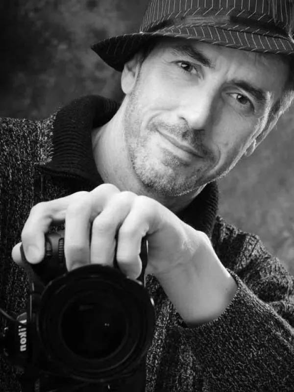 Künstler Portrait GARY MILANO - Zur Berichterstattung freigegeben/Copyright GARY MILANO
