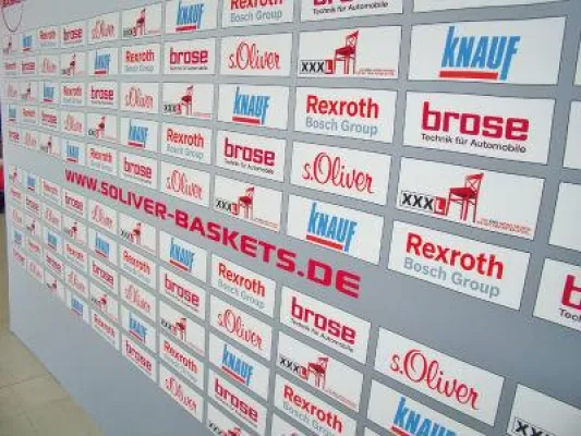 Bild: Evolution Faltwand für das Sportmarketing der s'Oliver Baskets