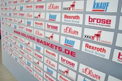 Evolution Faltwand für das Sportmarketing der s'Oliver Baskets Bild: Evolution Faltwand für das Sportmarketing der s'Oliver Baskets