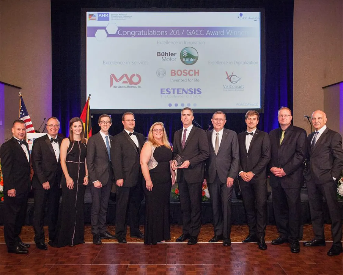 Mark Furtwängler, President und General Manager Buehler Motor Inc. (5. v. re.)