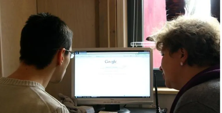 Bild: Datagroup und Kaffeehäusle bieten Internet-Cafe für Menschen mit und ohne Handicap