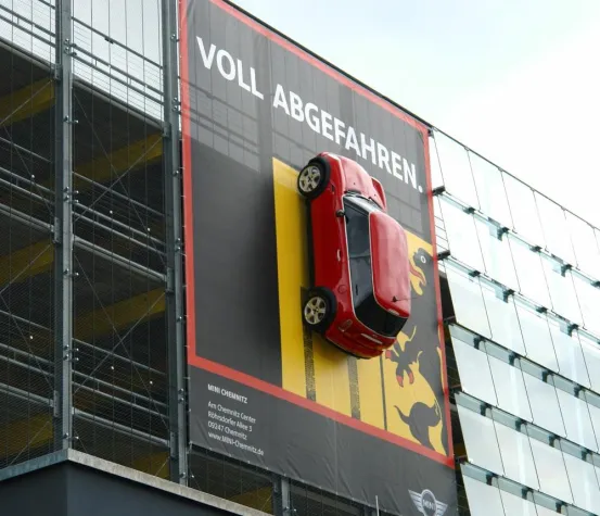Bild: Kommaneun Werbeagentur realisiert 3-D-Megaposter für MINI
