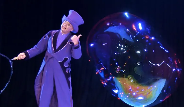 Bild: Seifenblasenkünstler lieferte Showact der Spitzenklasse ab