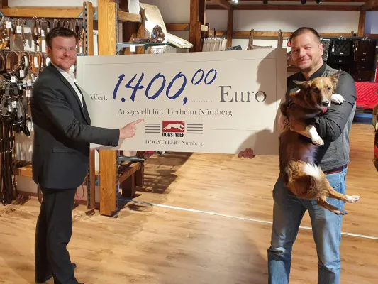 Bild: DOGSTYLER(R) Nürnberg: 1400 Euro Spende an Tierheim übergeben