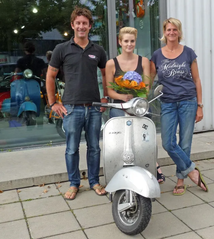 Im Bild von links nach rechts: Geschäftsführer Ralf Jodl, Julia Reif, Ausbilderin Britta Herfort.